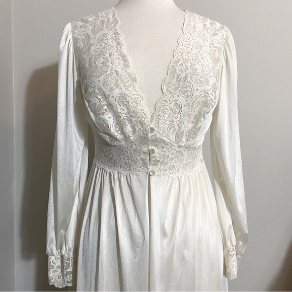 Shadowline Ivory Satin & Lace Button Up Bridal Robe M Medium - Picture 3 of 9